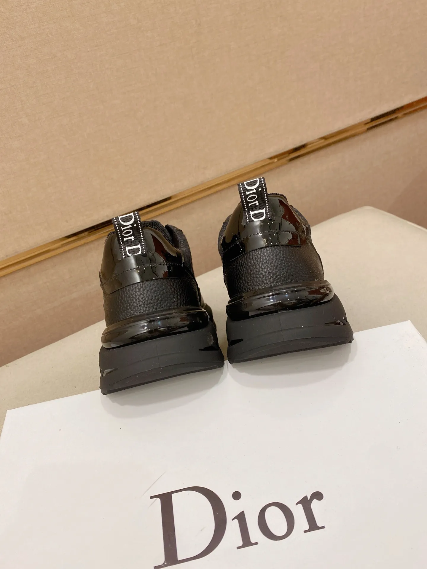 Factory price: 462💰 [Dior·Dior] New casual sports style men's shoes, new spring and summer design, perfect workmanship, lace-up style to create cabinet quality, upper: imported first-layer cowhide, sheepskin lining is soft and comfortable, ultra-light TPU wear-resistant outsole, simple, versatile fashion men's shoes, excellent color code number 38--44. Can be customized 45 non-returnable